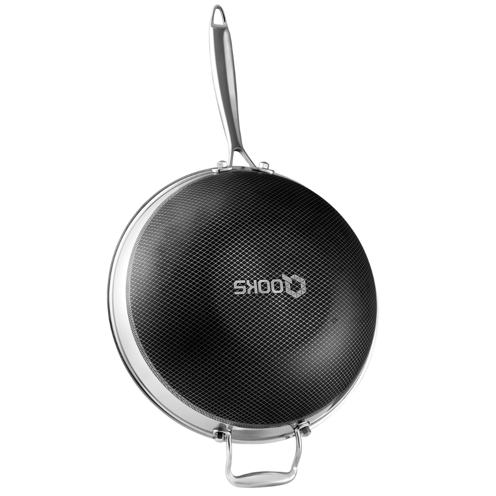 Qooks Cookware Wok bottom with logo. Qooks pots and pans with easy-to-clean non-stick surfaces.