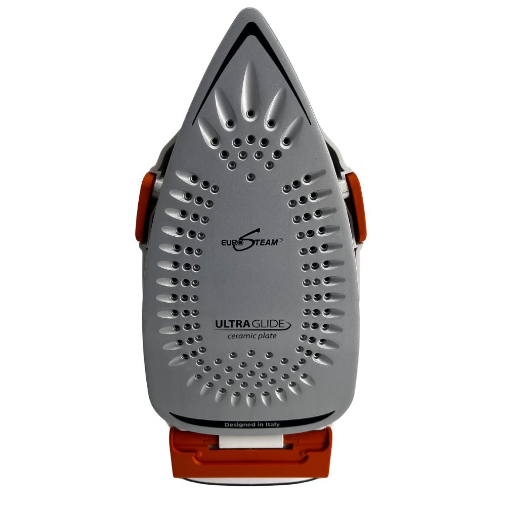 Smooth ceramic-coated soleplate for snag-free ironing on all fabrics.